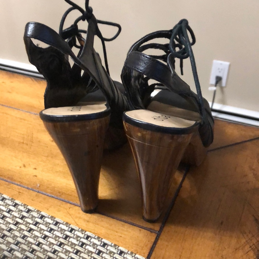 Heels - Picture 2 of 4